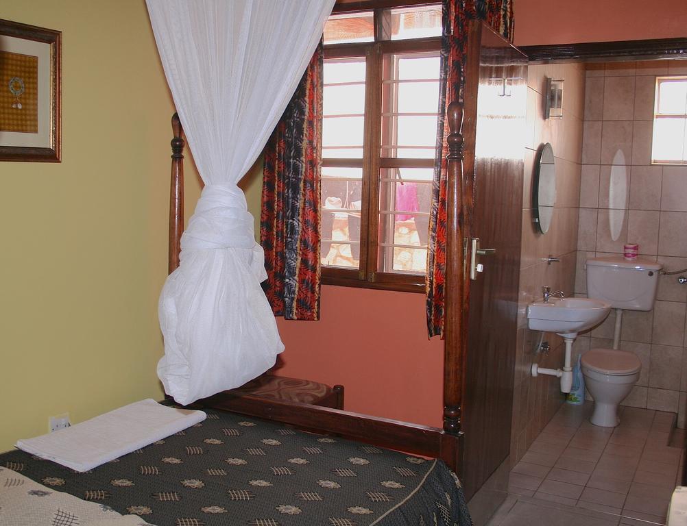 Hotel Acacia Kampala Exterior photo